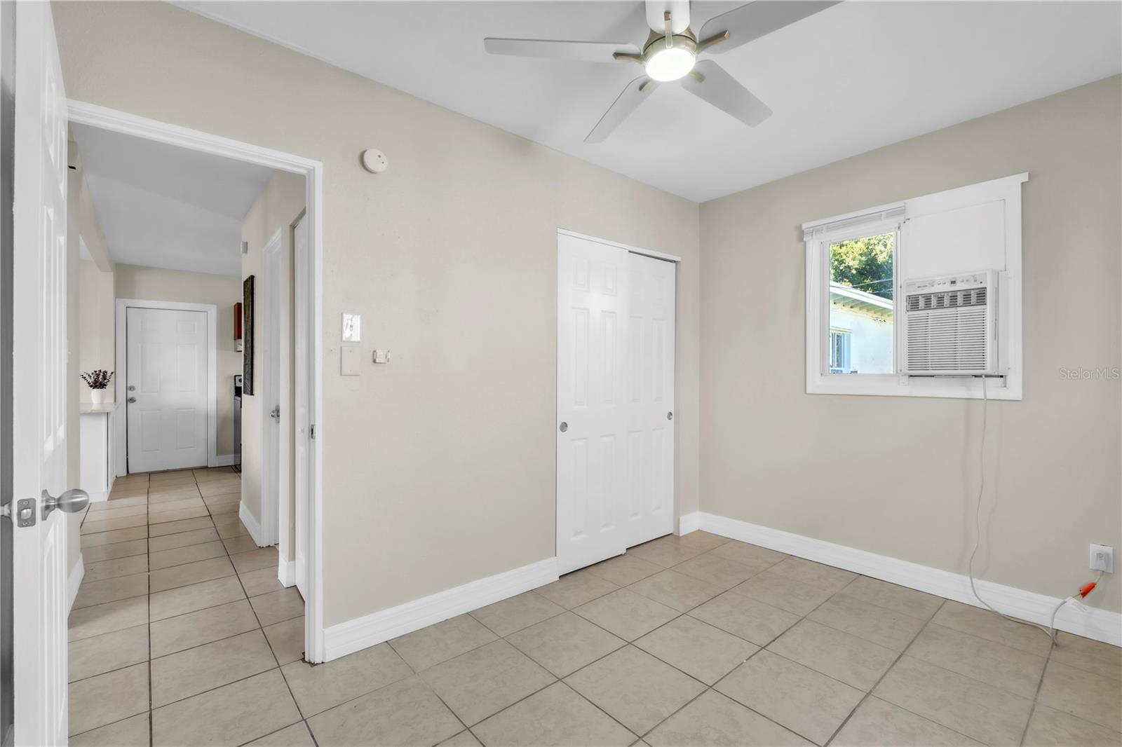 Listing photo id 17 for 4651 Fairfield Avenue S