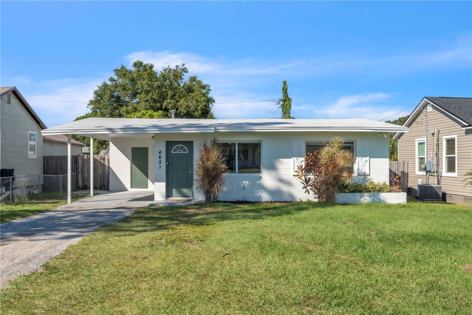 Listing photo id 20 for 4651 Fairfield Avenue S