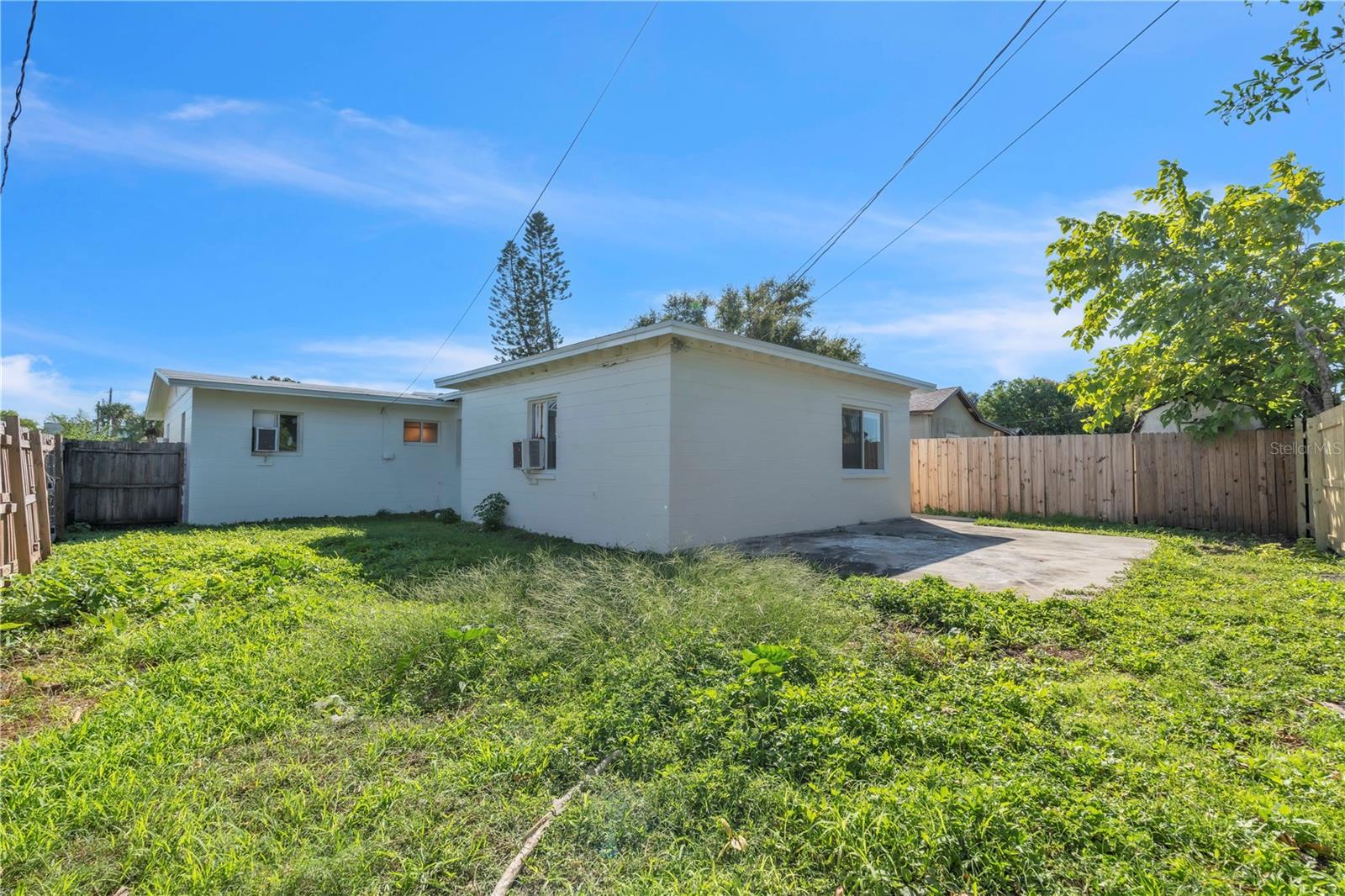 Listing photo id 22 for 4651 Fairfield Avenue S