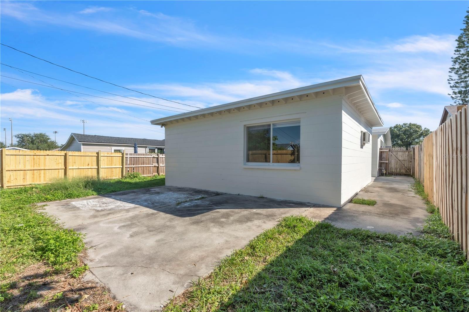 Listing photo id 23 for 4651 Fairfield Avenue S