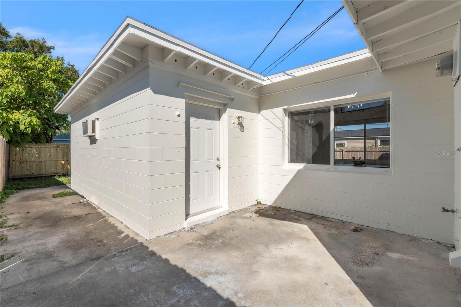 Listing photo id 24 for 4651 Fairfield Avenue S