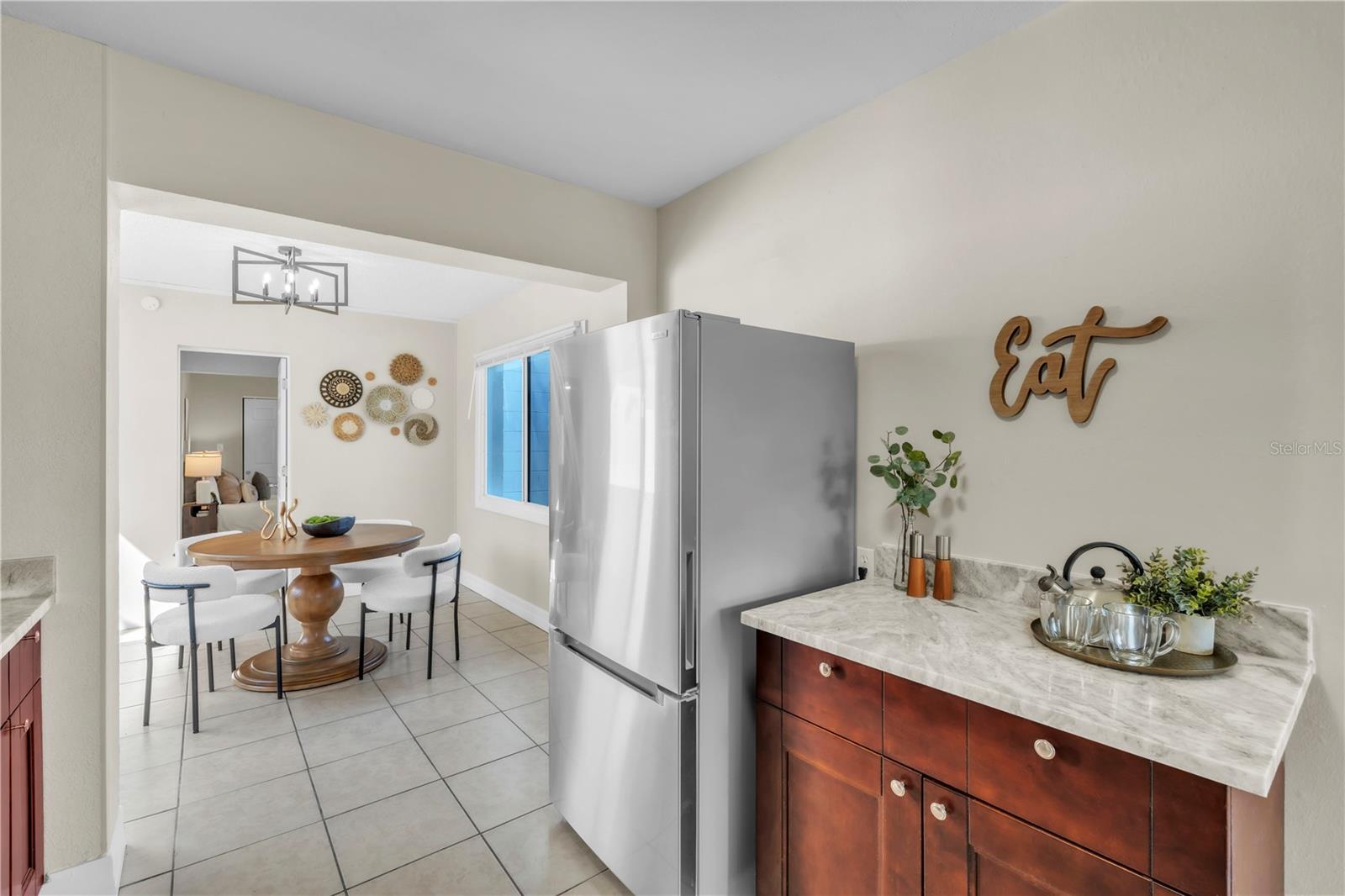 Listing photo id 5 for 4651 Fairfield Avenue S
