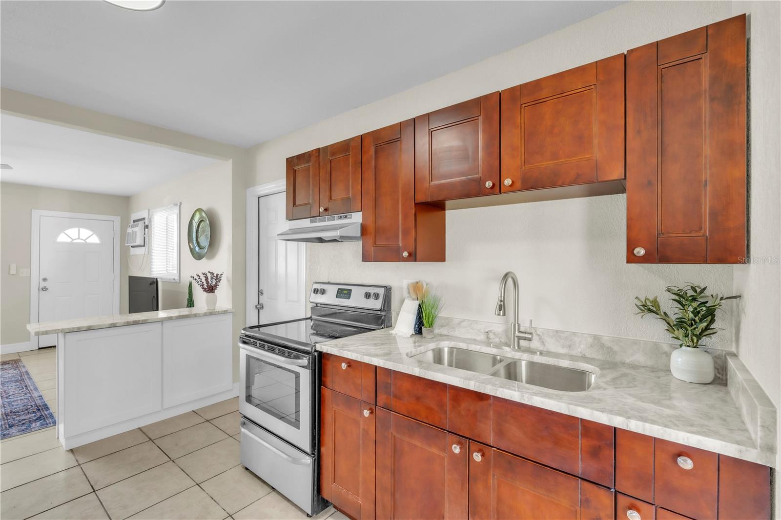 Listing photo id 7 for 4651 Fairfield Avenue S