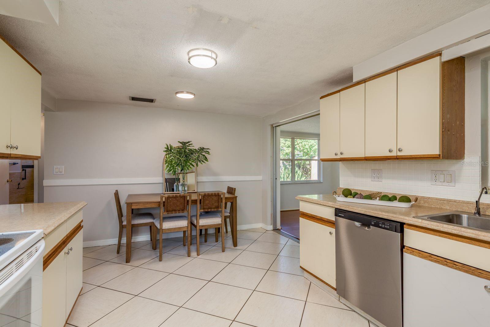 Image 11 of 34 For 1748 Colmar Drive