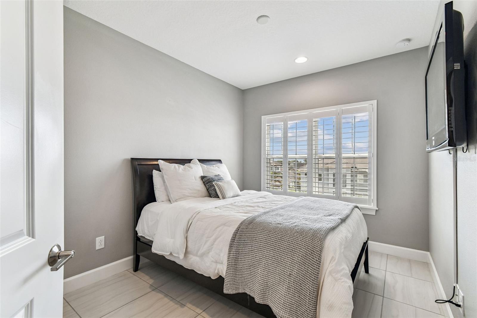 Image 39 of 65 For 4065 Rocky Shores Drive