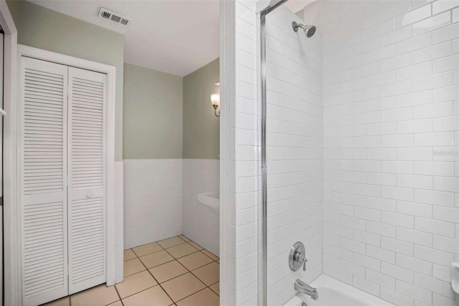 Listing photo id 8 for 102 Steeplechase Lane