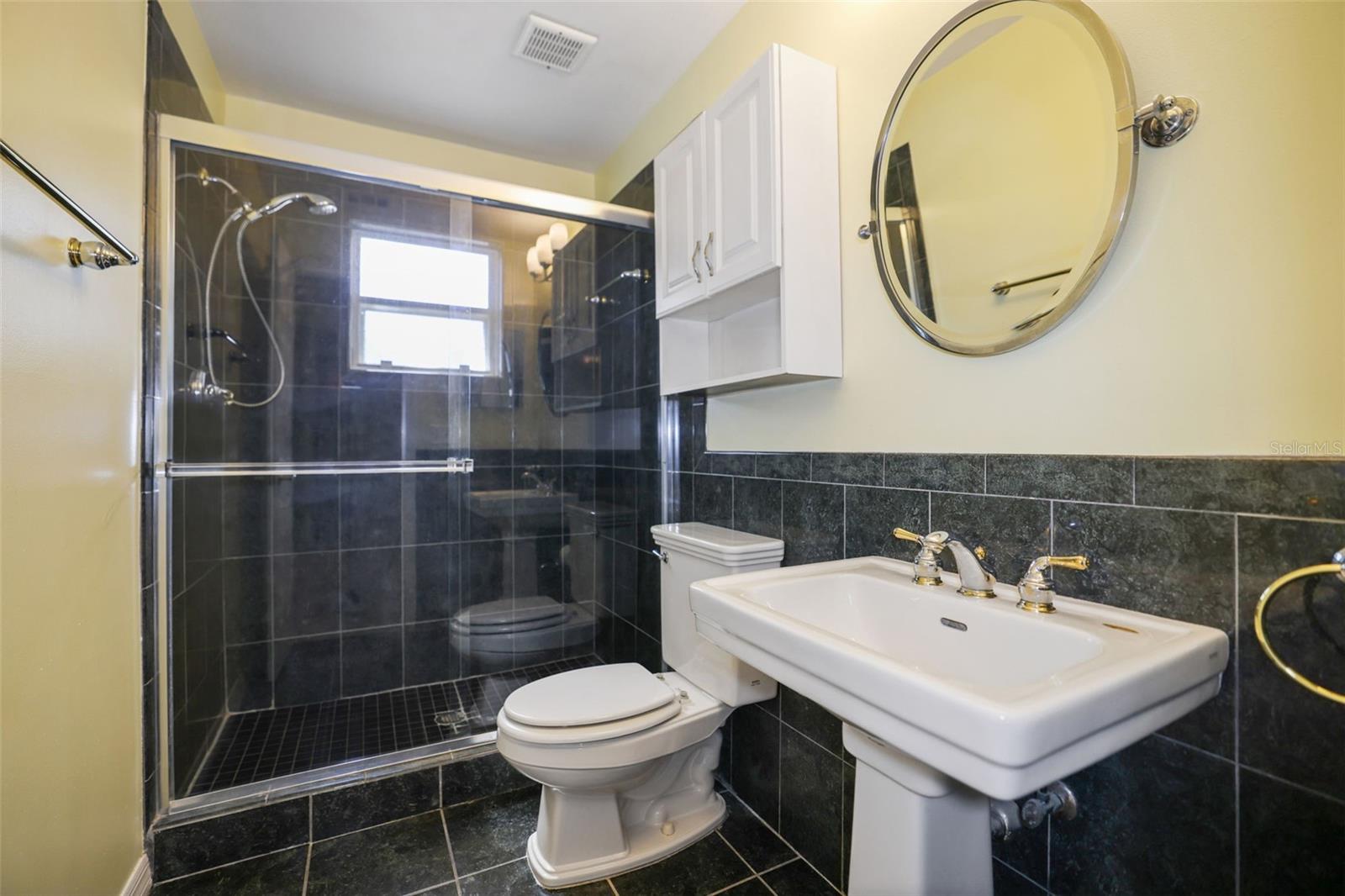 Listing photo id 9 for 102 Steeplechase Lane