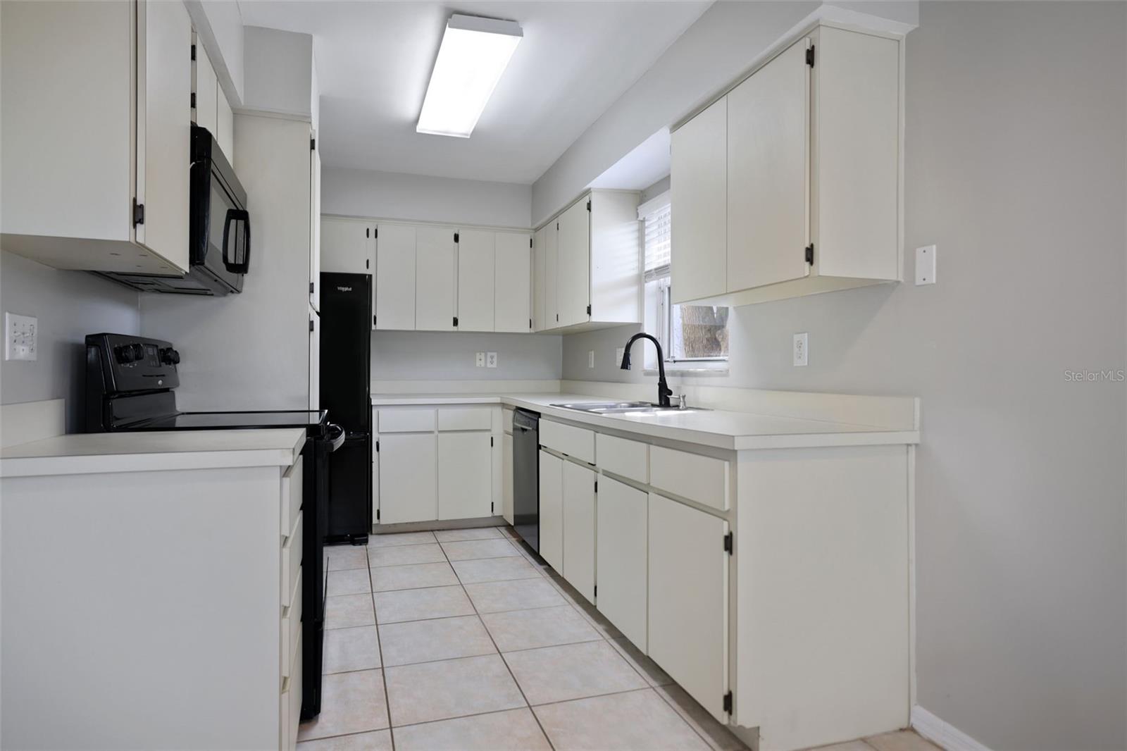 Listing photo id 13 for 102 Steeplechase Lane