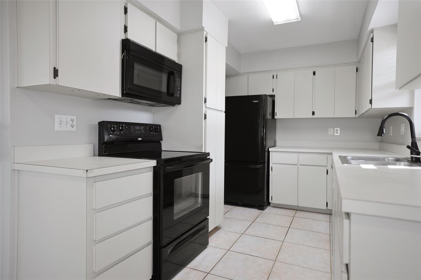 Listing photo id 14 for 102 Steeplechase Lane