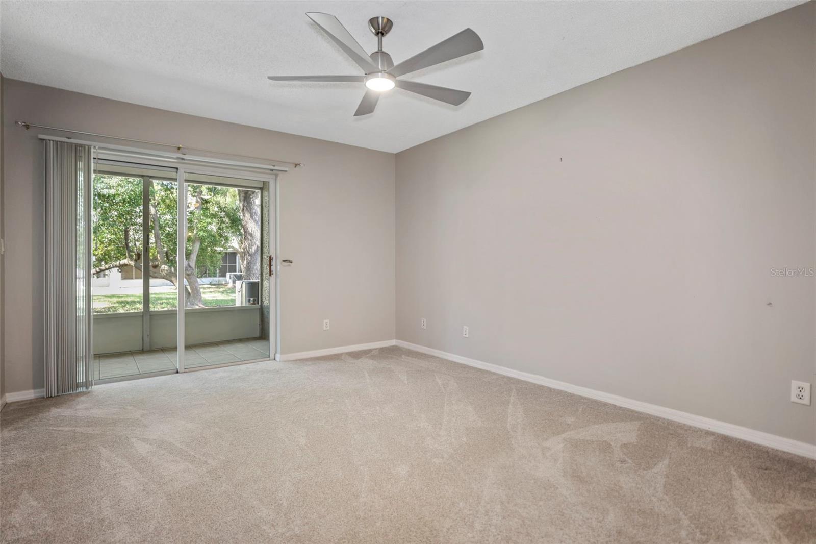 Listing photo id 3 for 102 Steeplechase Lane
