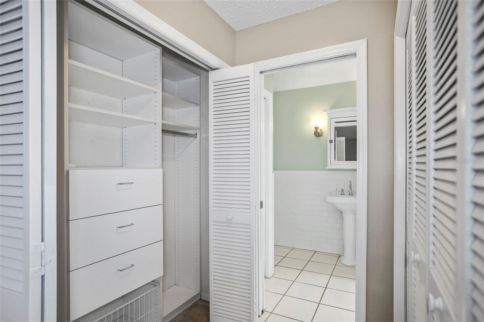 Listing photo id 5 for 102 Steeplechase Lane