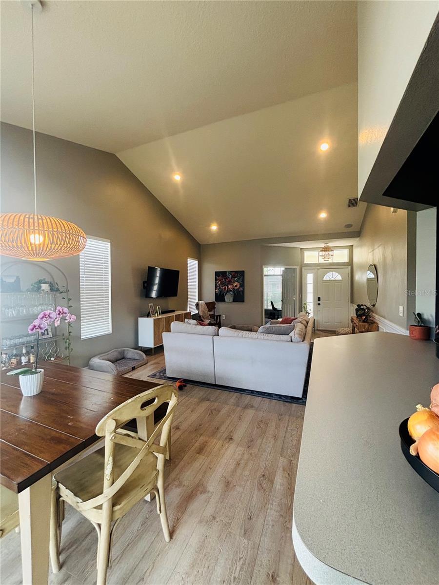 Image 6 of 24 For 17629 Esprit Drive