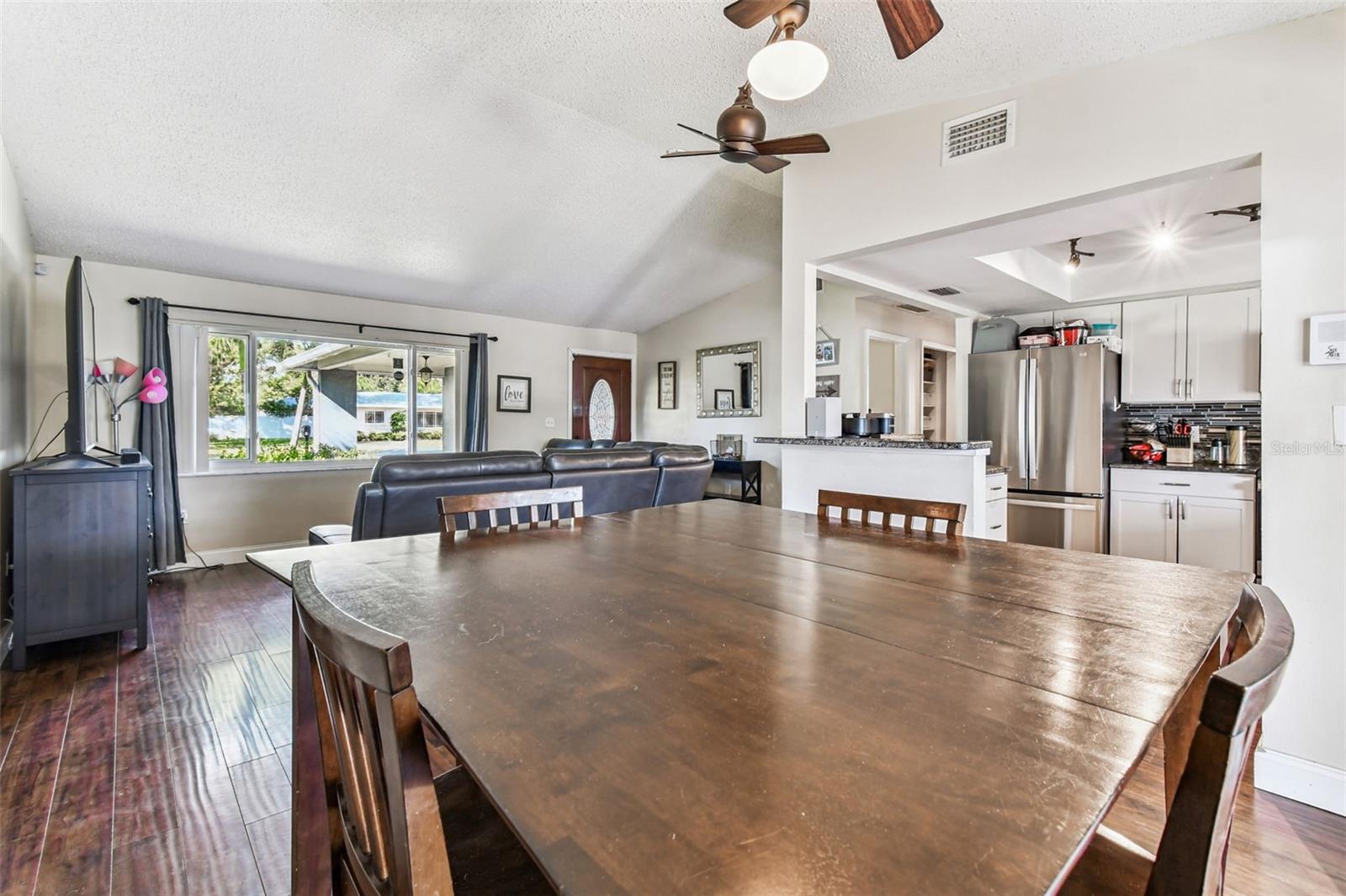 Listing photo id 8 for 9764 130th Avenue