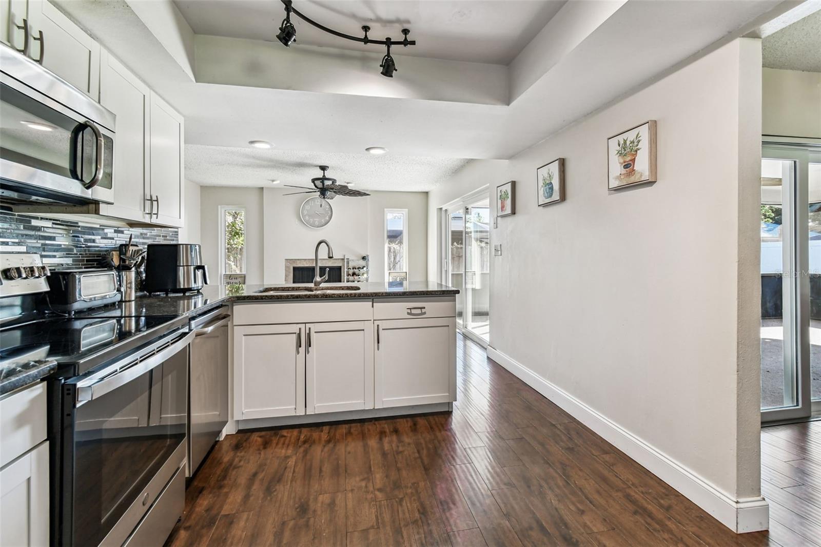 Listing photo id 9 for 9764 130th Avenue