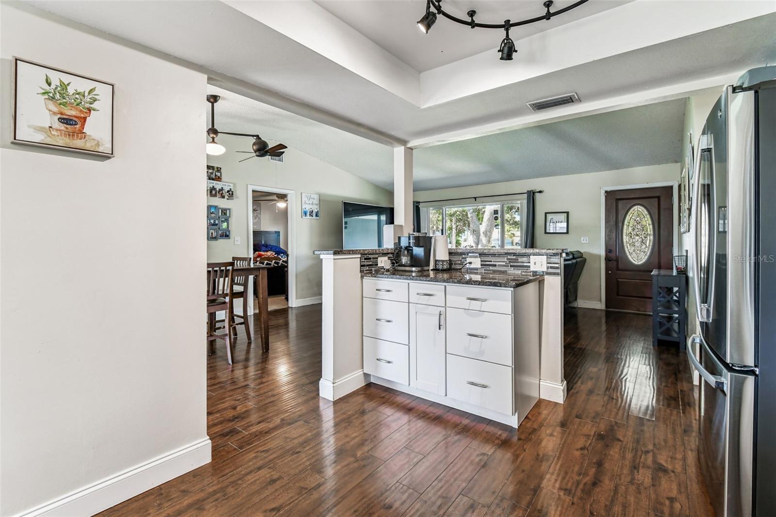 Listing photo id 10 for 9764 130th Avenue
