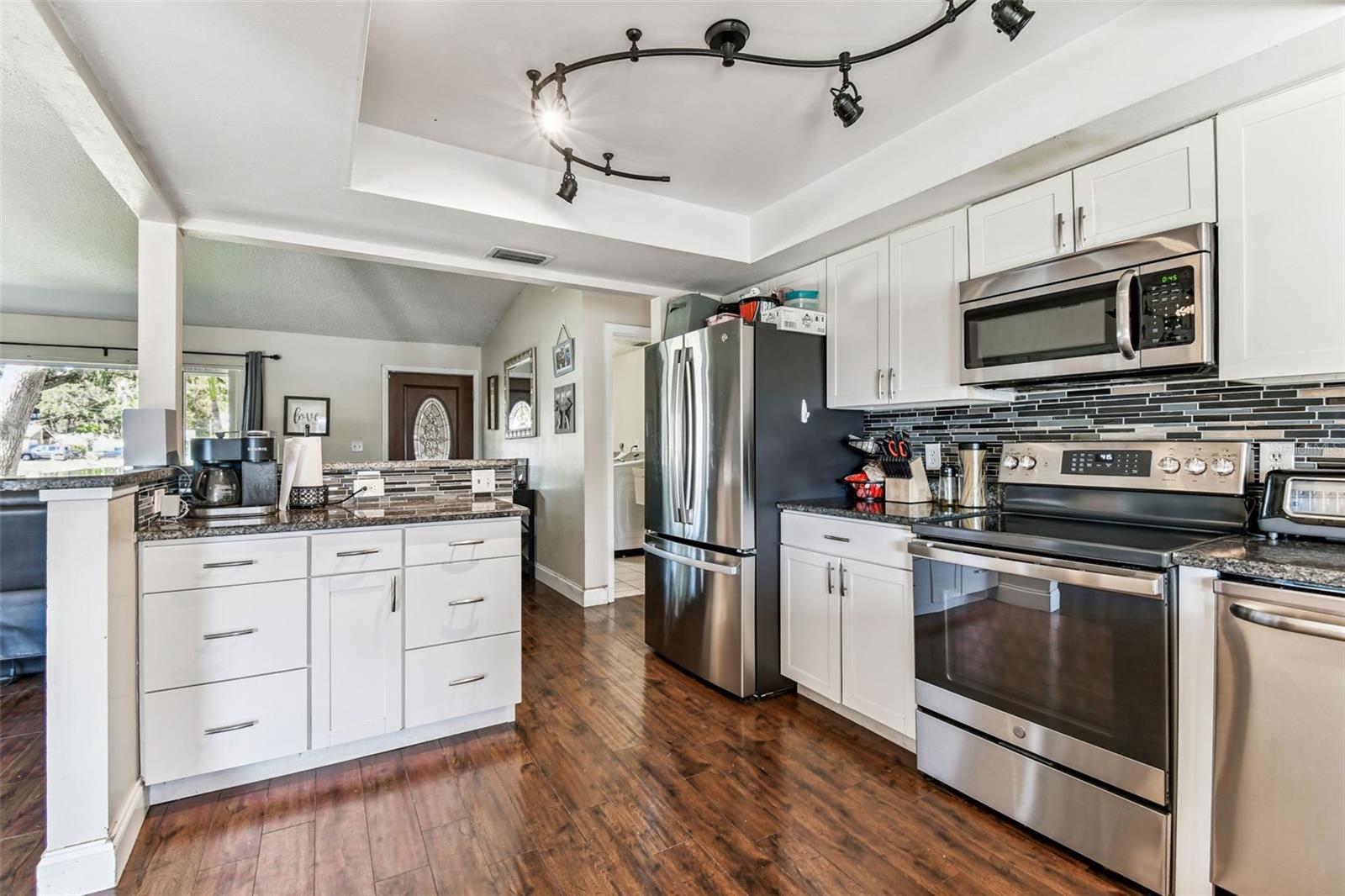 Listing photo id 11 for 9764 130th Avenue