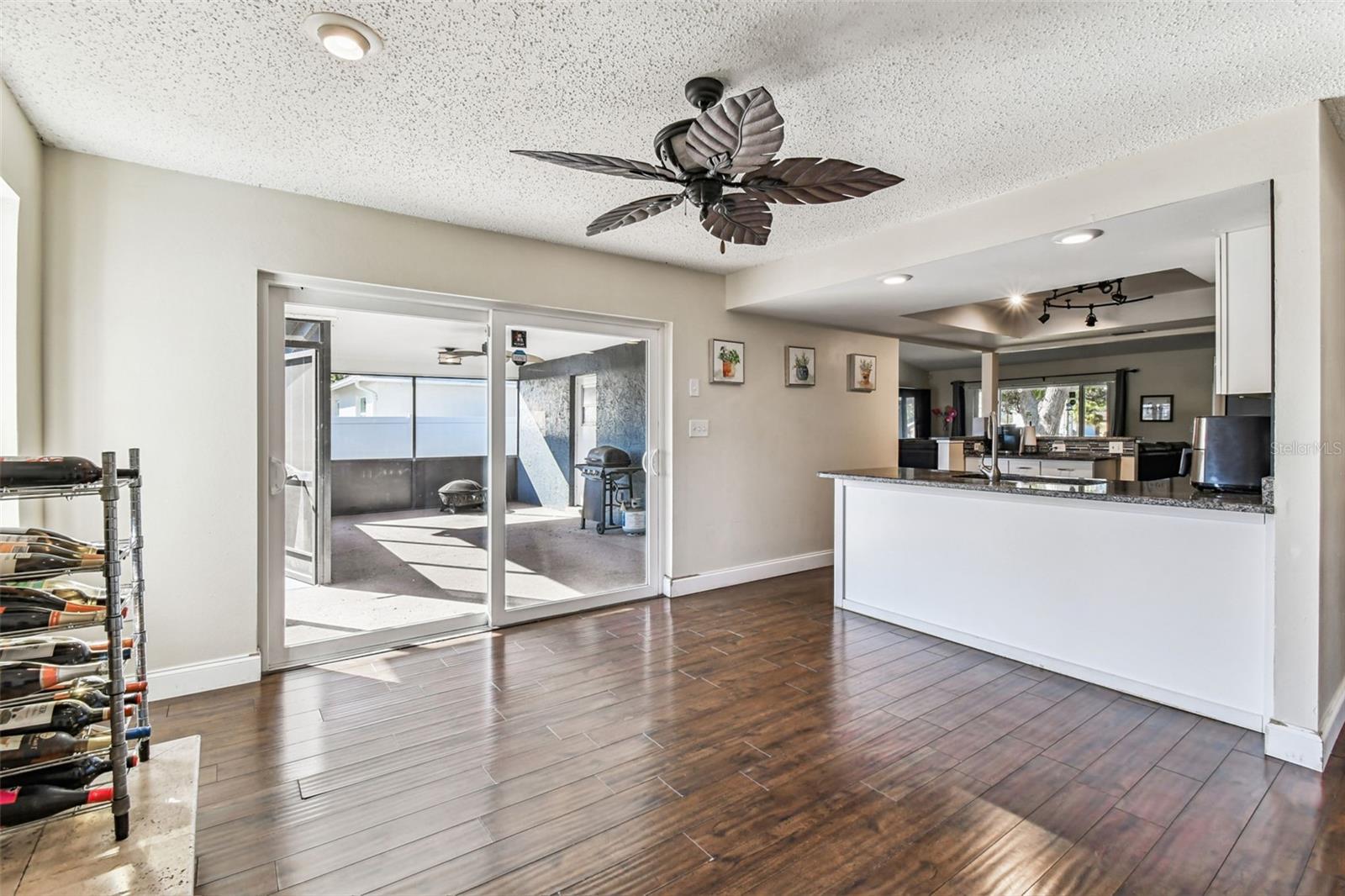 Listing photo id 13 for 9764 130th Avenue