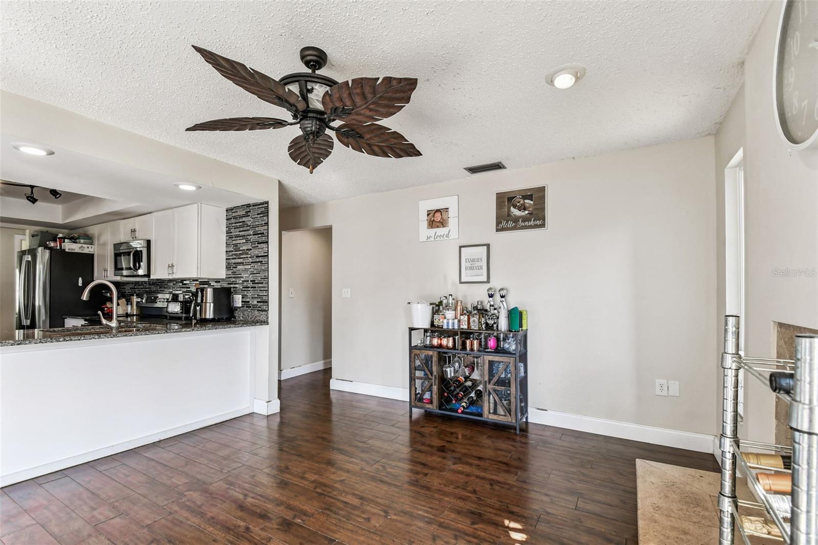 Listing photo id 14 for 9764 130th Avenue