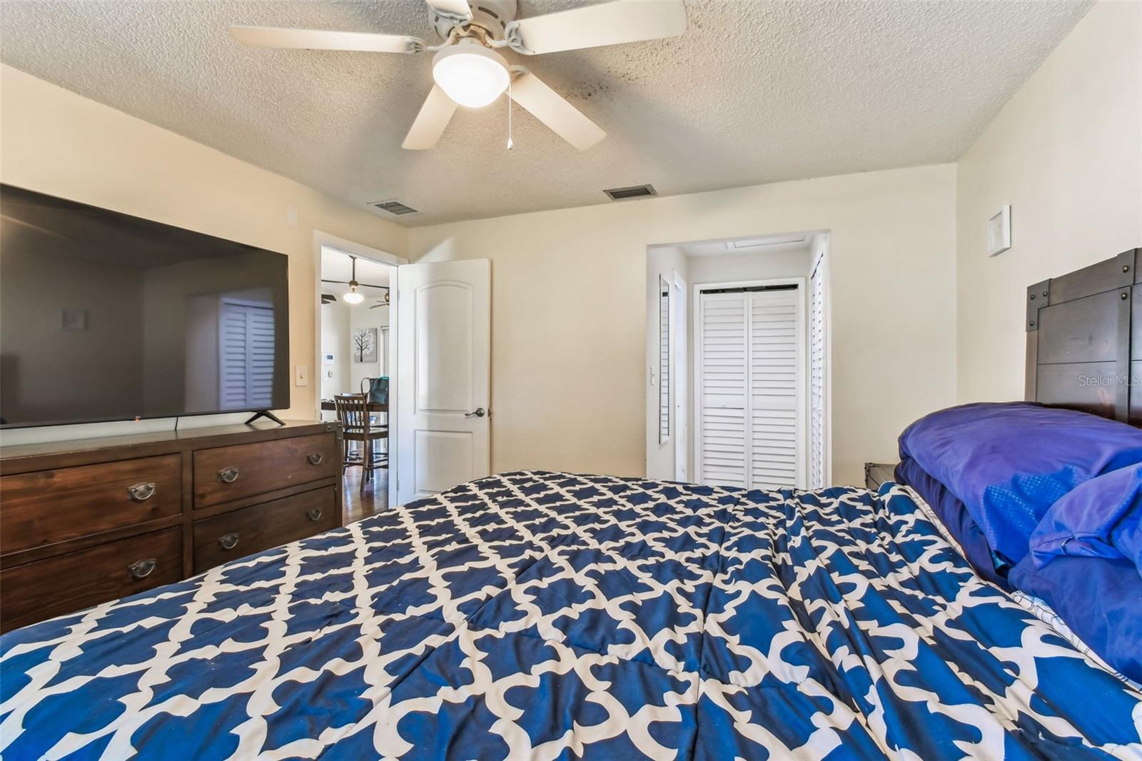 Listing photo id 19 for 9764 130th Avenue