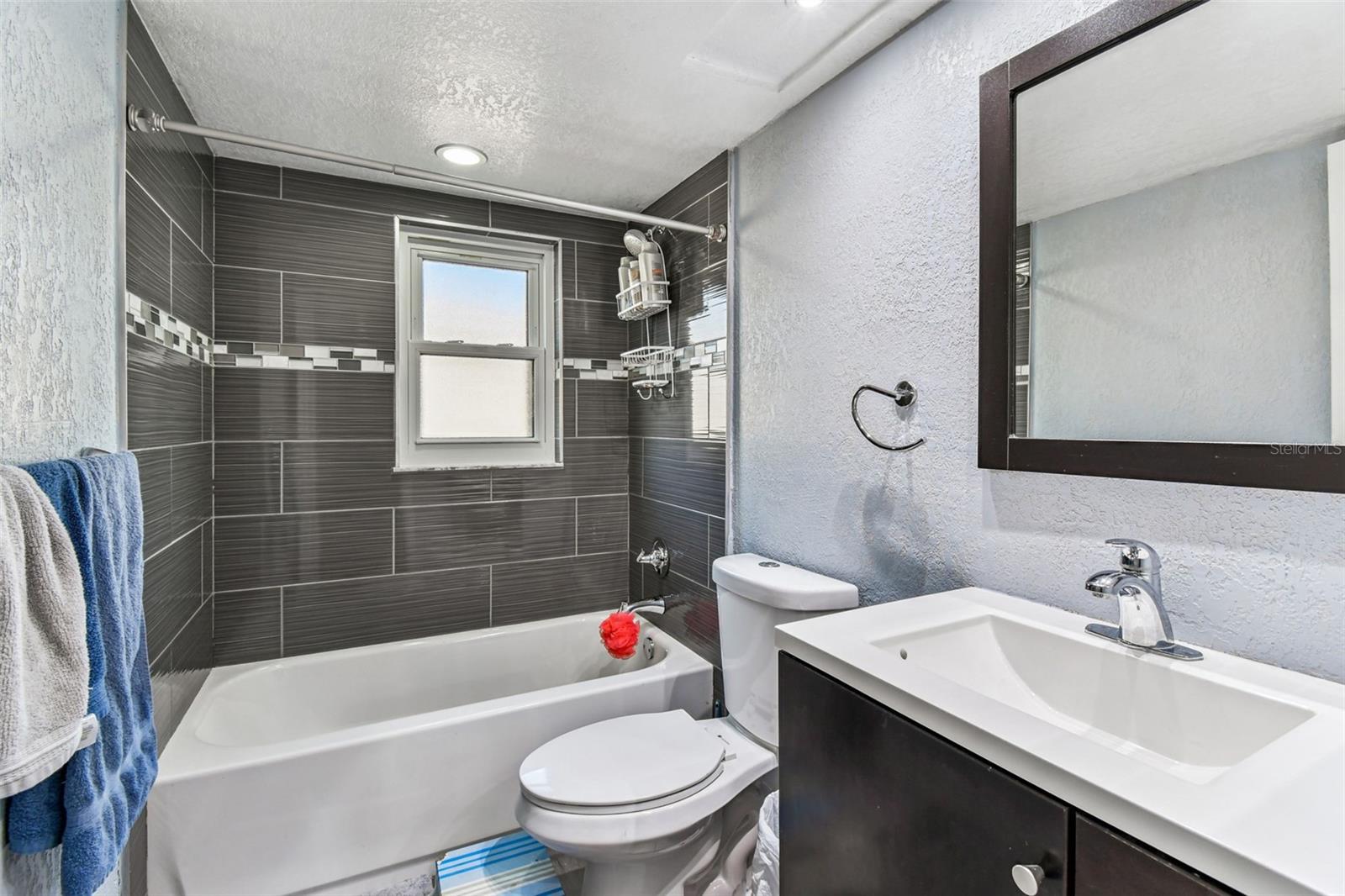 Listing photo id 32 for 9764 130th Avenue