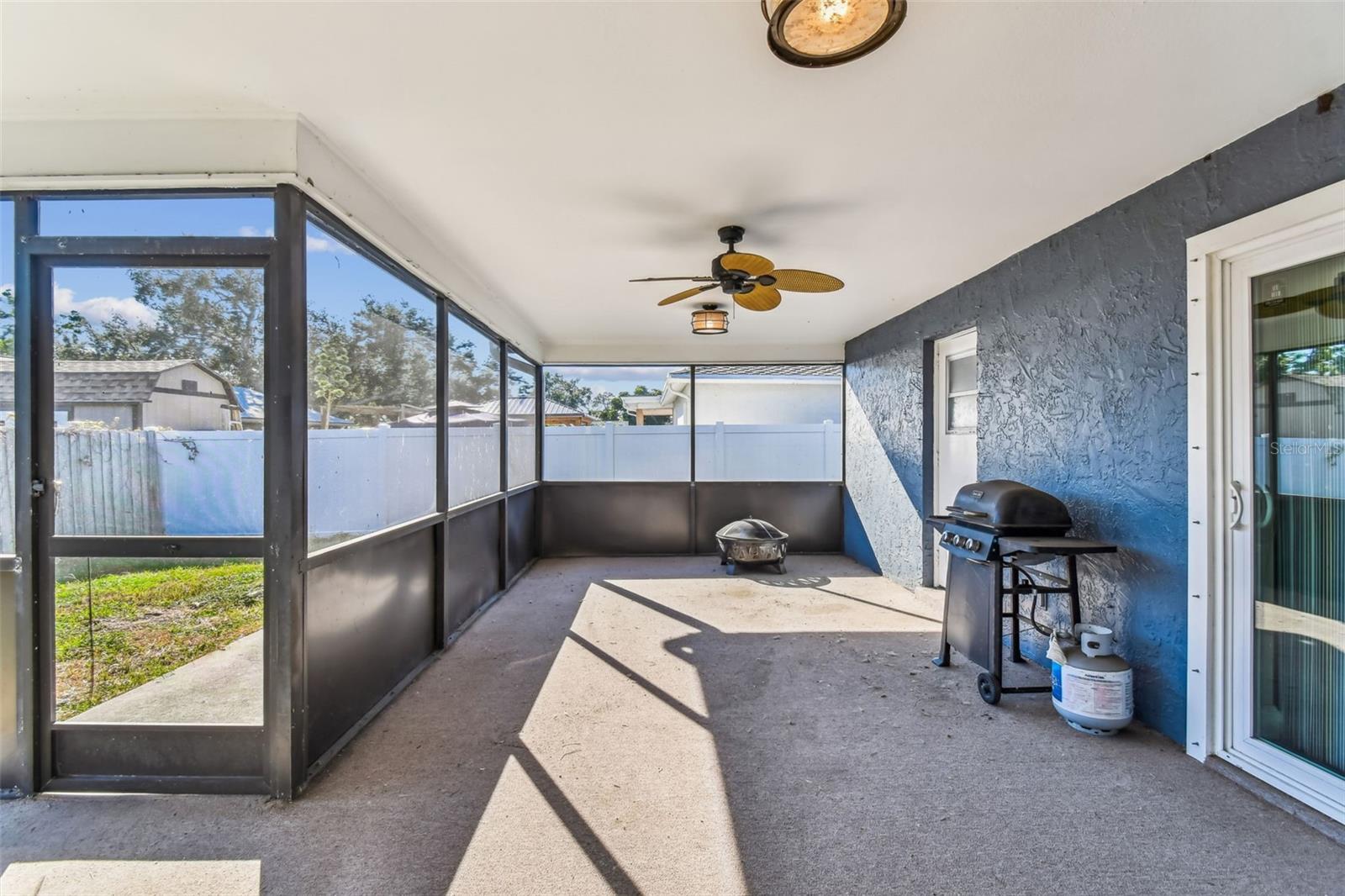 Listing photo id 35 for 9764 130th Avenue