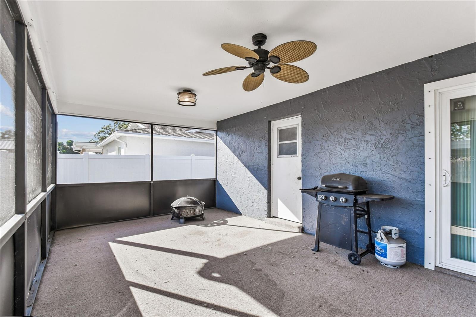 Listing photo id 37 for 9764 130th Avenue