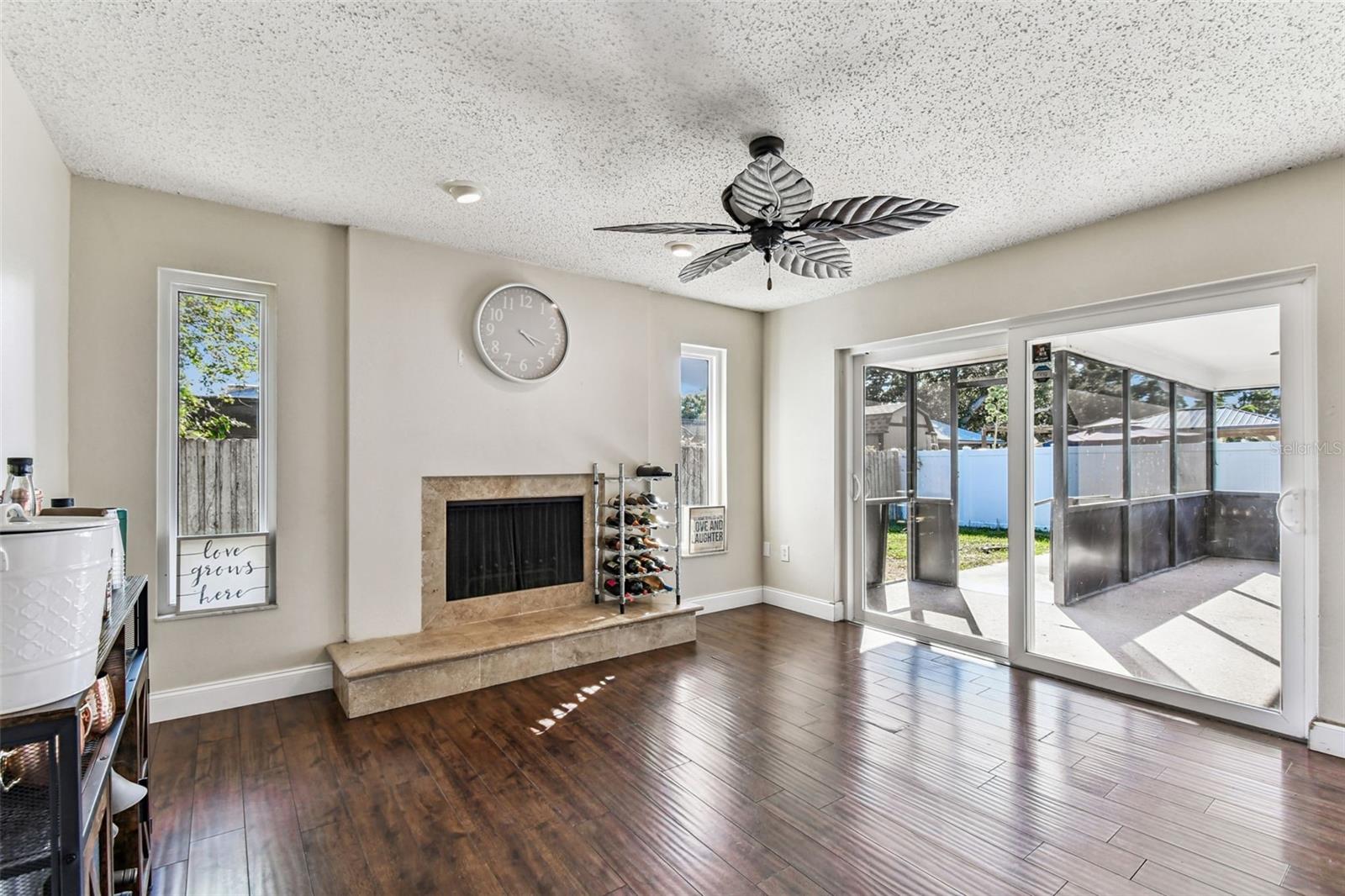 Listing photo id 2 for 9764 130th Avenue