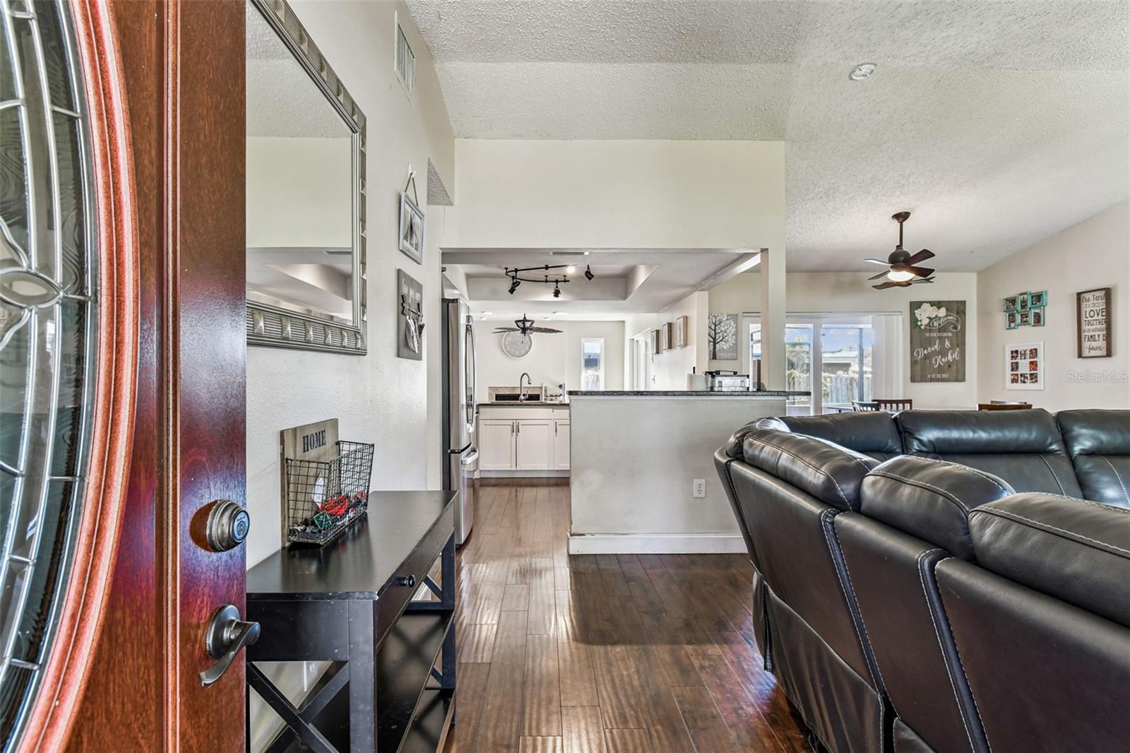 Listing photo id 3 for 9764 130th Avenue