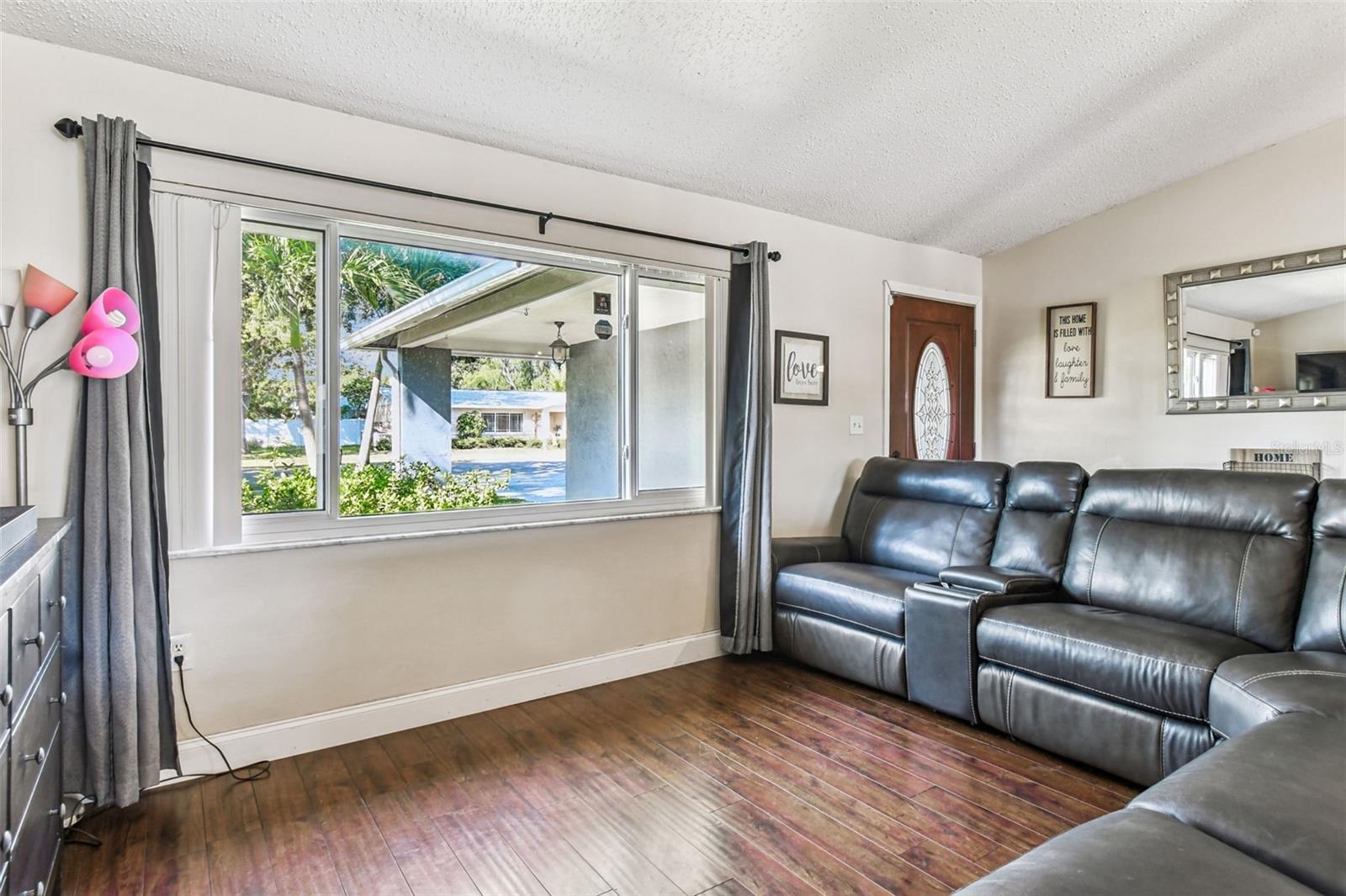 Listing photo id 5 for 9764 130th Avenue