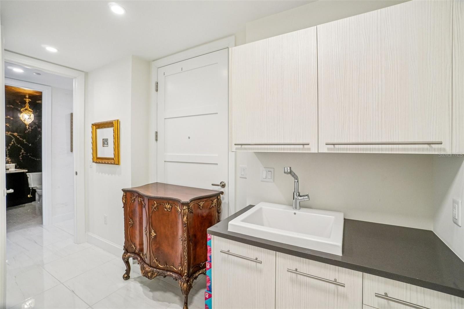 Image 37 of 98 For 3401 Bayshore Boulevard 1704