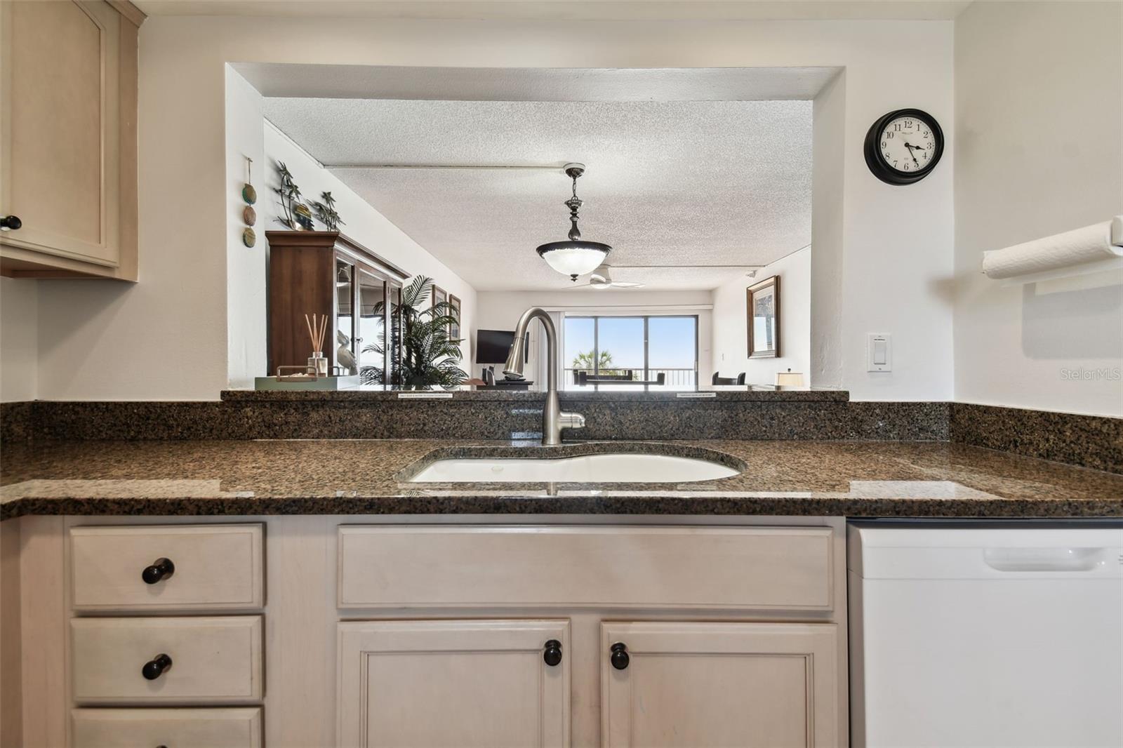 Image 11 of 58 For 14950 Gulf Boulevard 404
