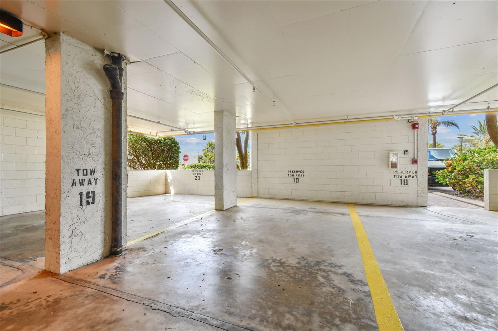 Image 44 of 58 For 14950 Gulf Boulevard 404