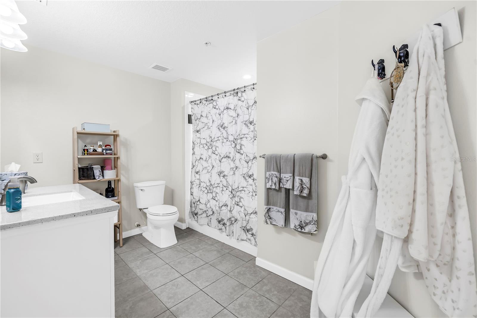 Image 20 of 60 For 4206 Bay Club Circle 4206