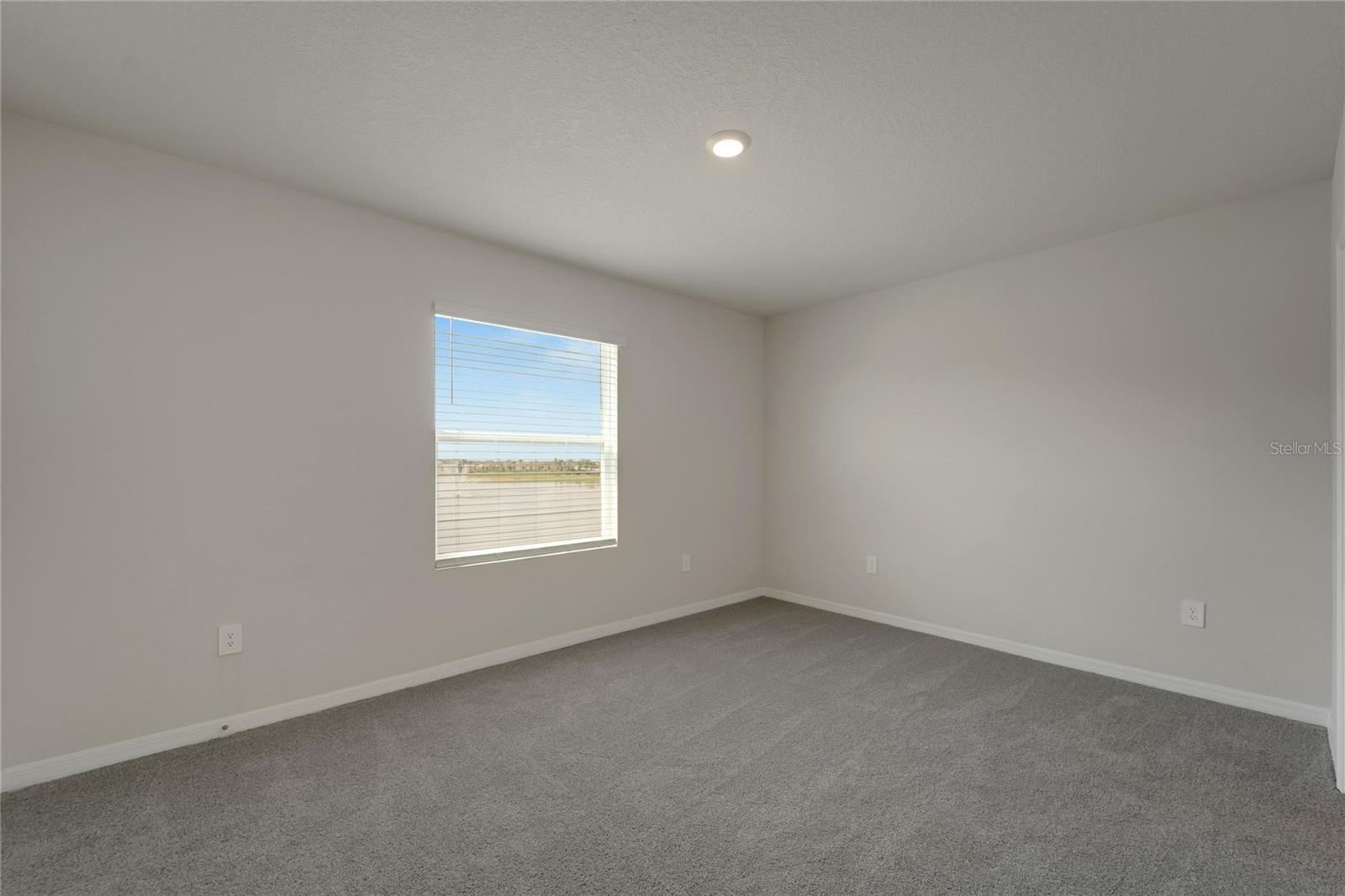 Image 17 of 50 For 17637 Crescent Moon Loop