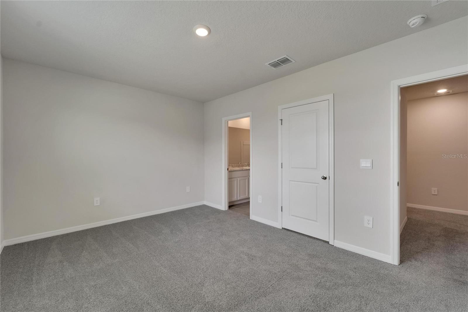 Image 19 of 50 For 17637 Crescent Moon Loop