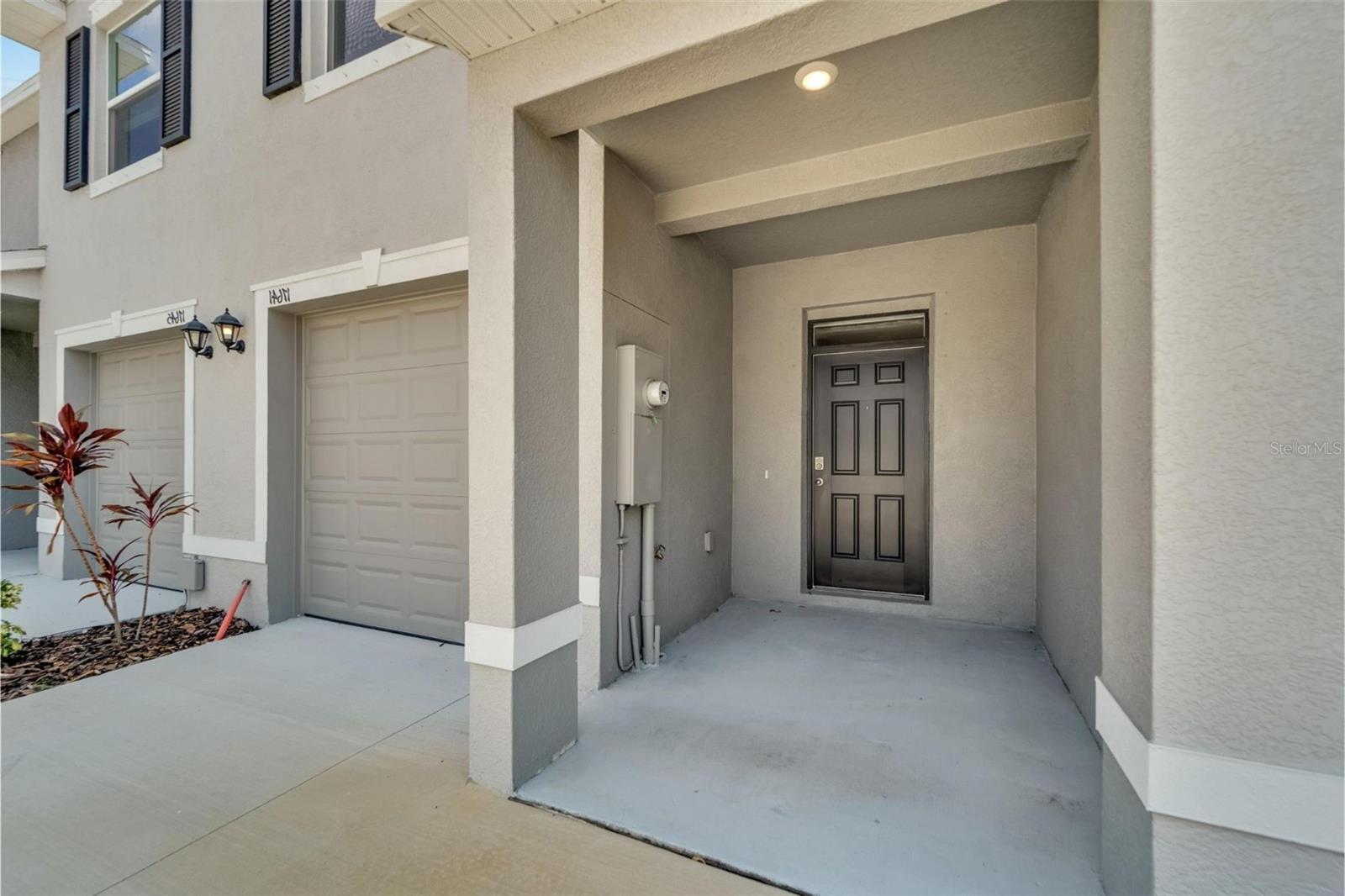 Image 2 of 50 For 17637 Crescent Moon Loop