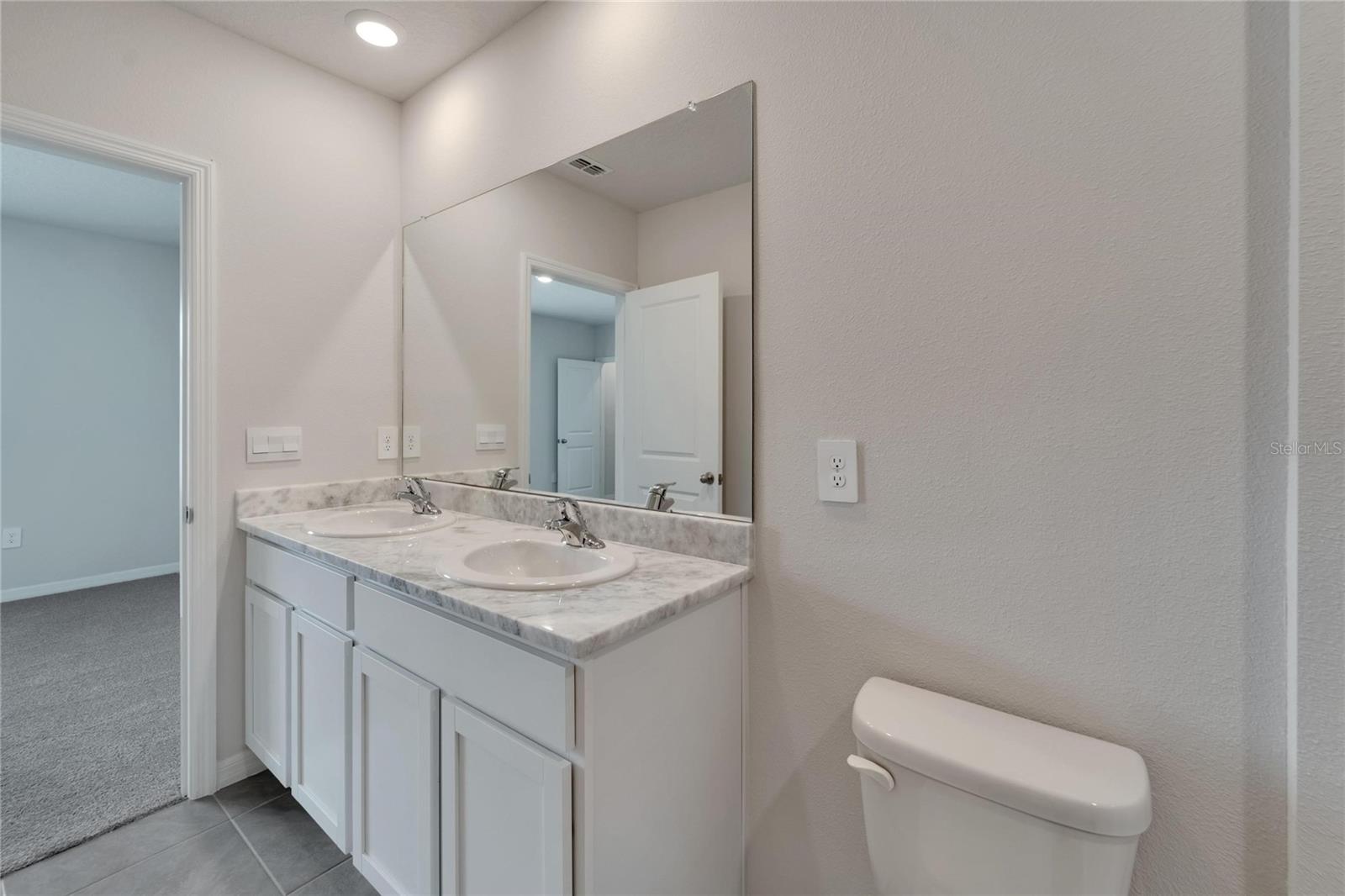 Image 23 of 50 For 17637 Crescent Moon Loop