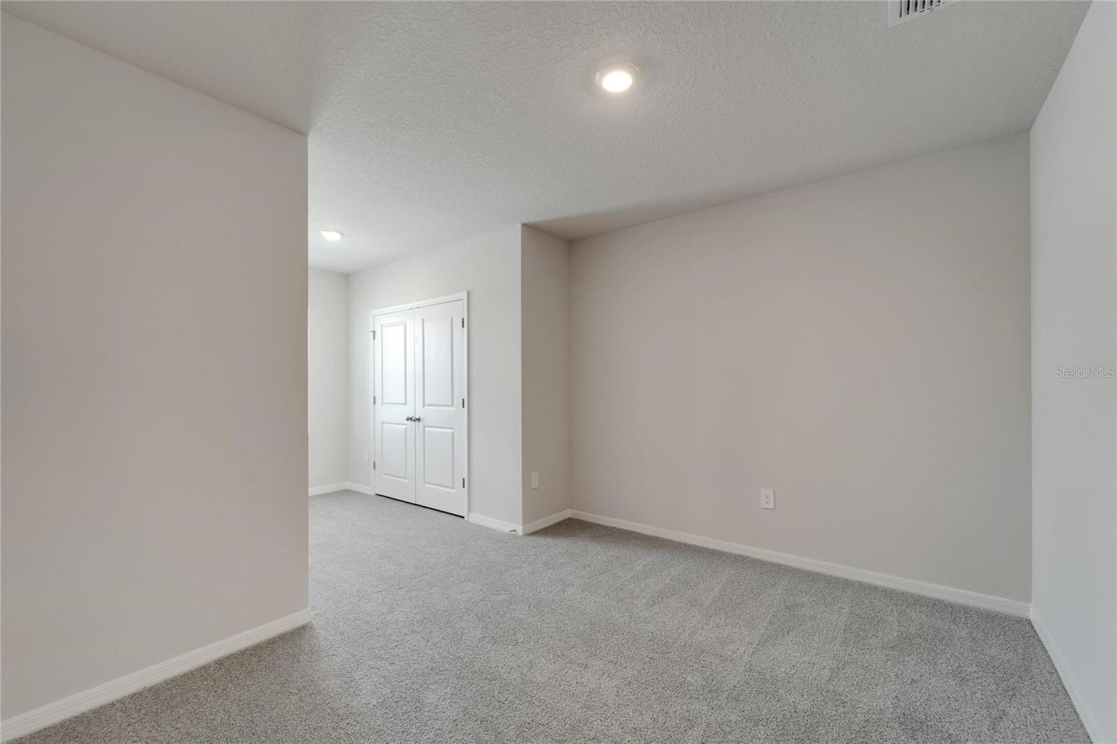 Image 28 of 50 For 17637 Crescent Moon Loop