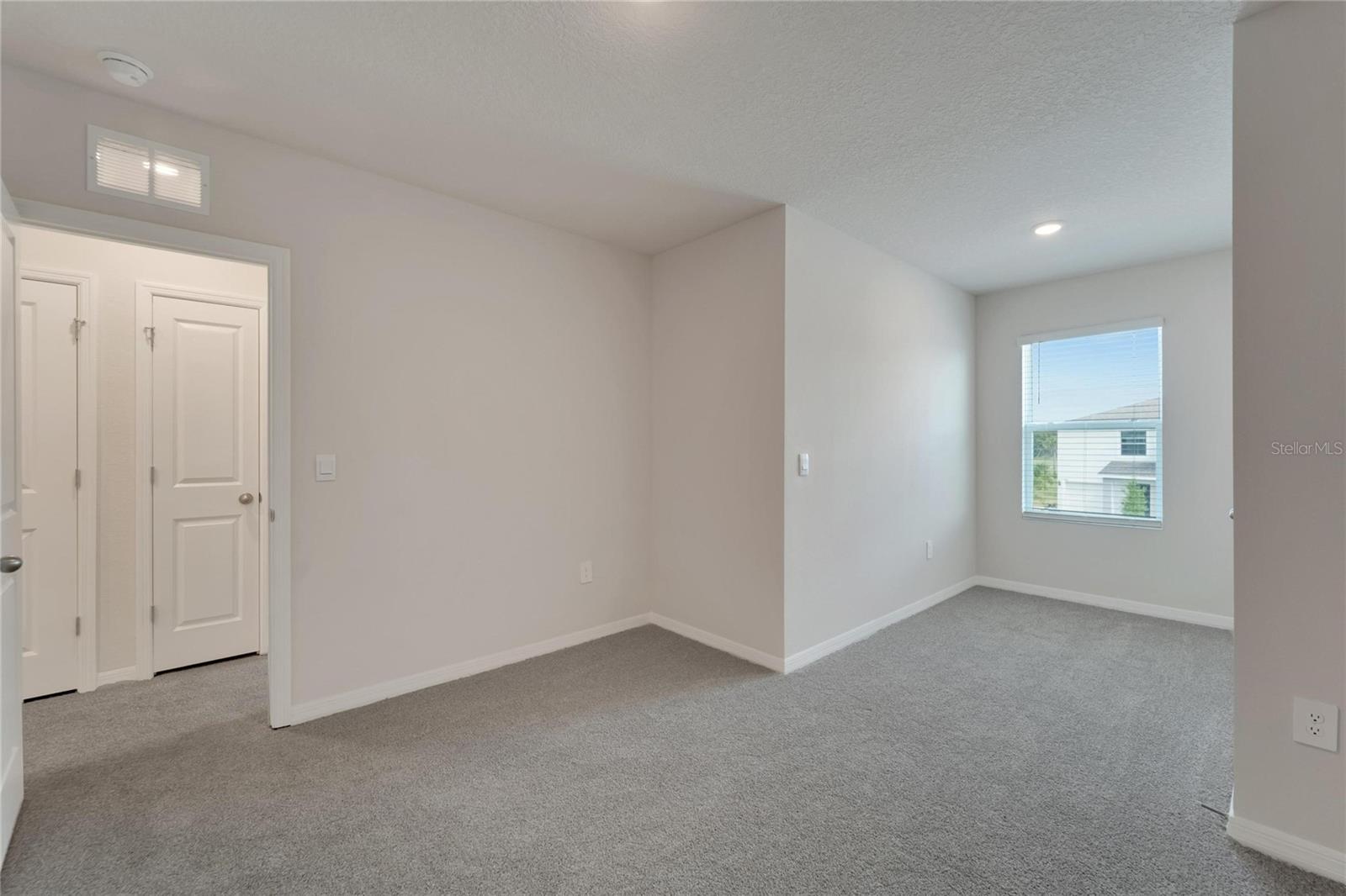 Image 29 of 50 For 17637 Crescent Moon Loop