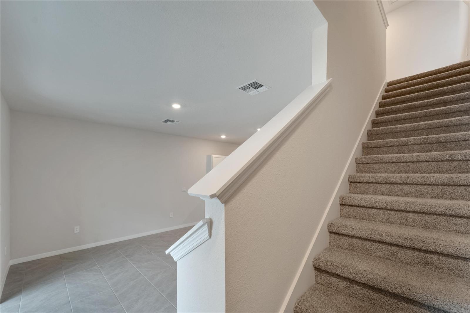 Image 38 of 50 For 17637 Crescent Moon Loop