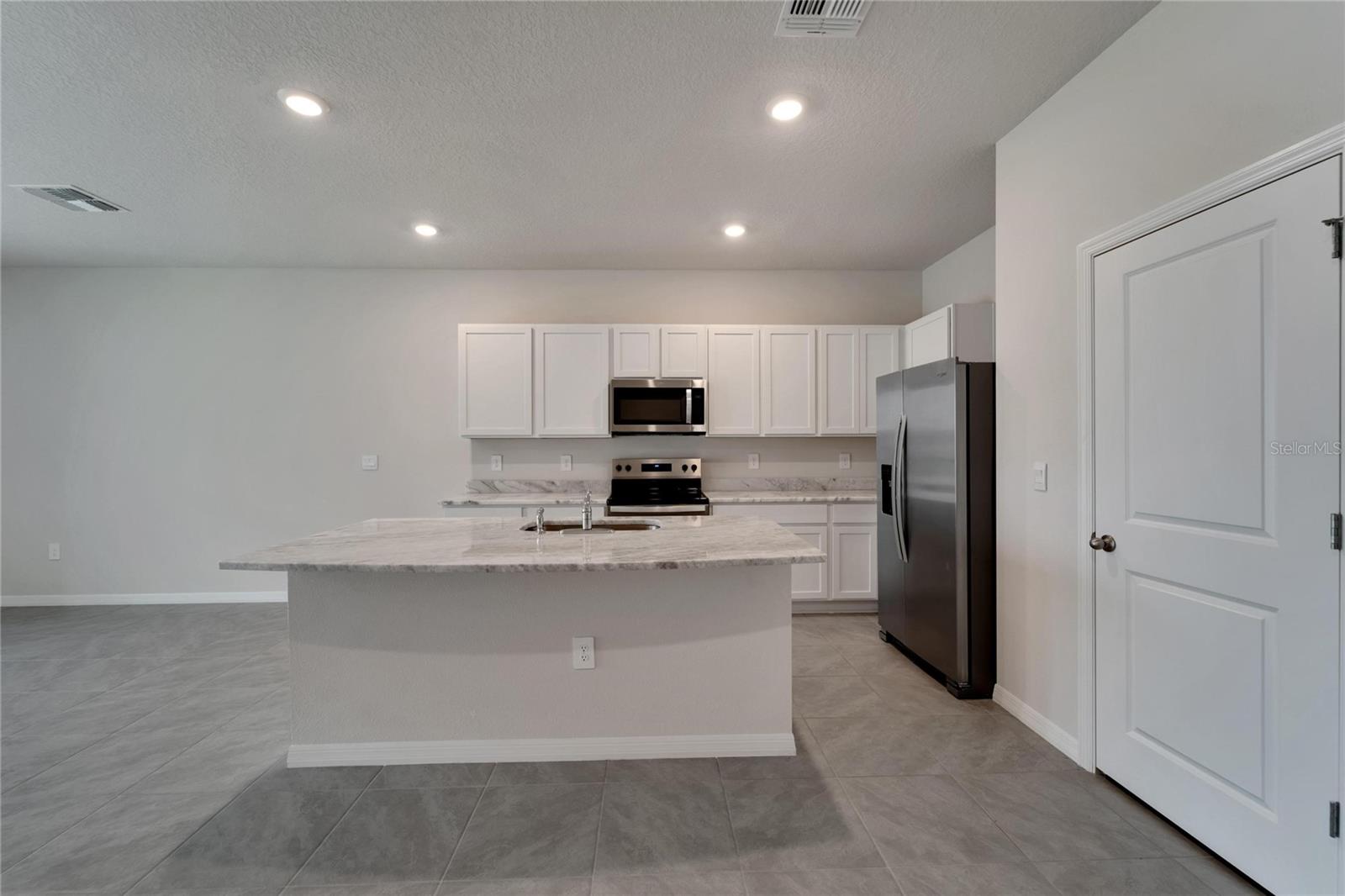 Image 4 of 50 For 17637 Crescent Moon Loop