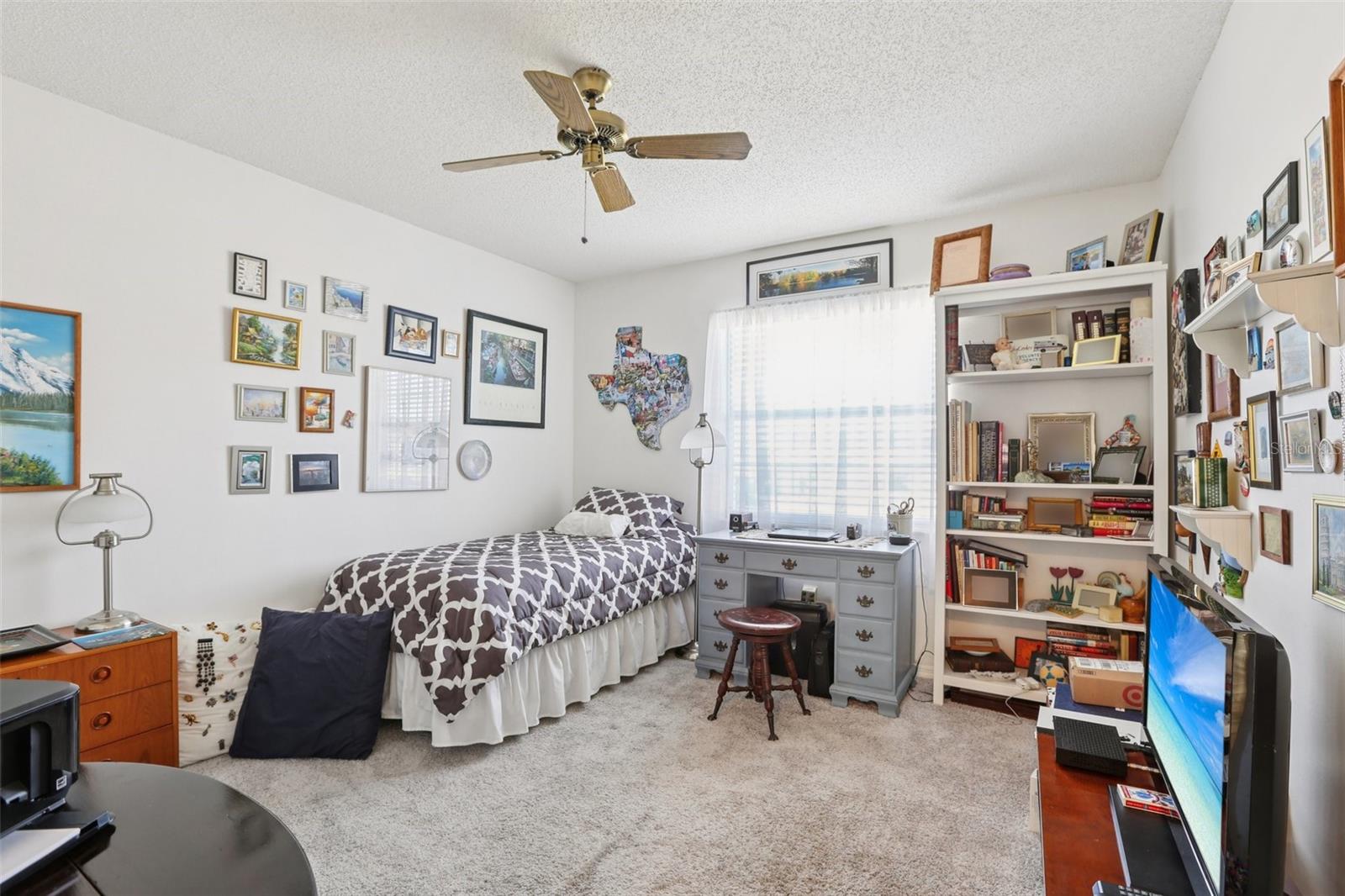 Image 16 of 55 For 2339 Glenmore Circle