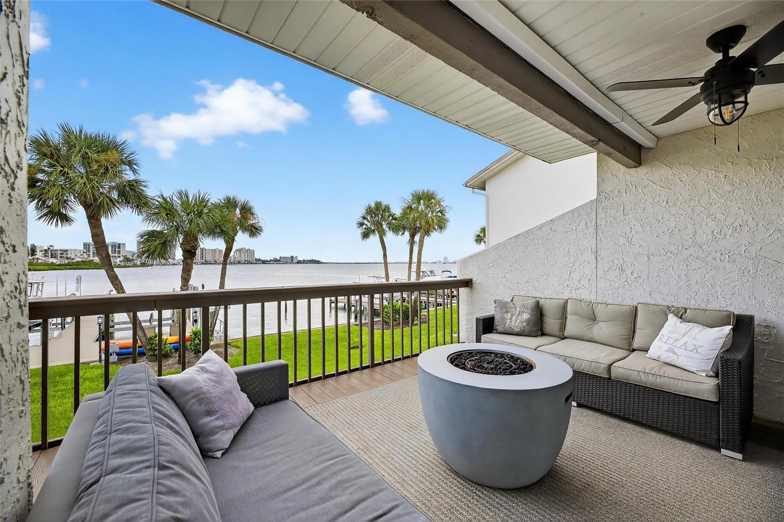 Image 11 of 70 For 160 Marina Del Rey Court