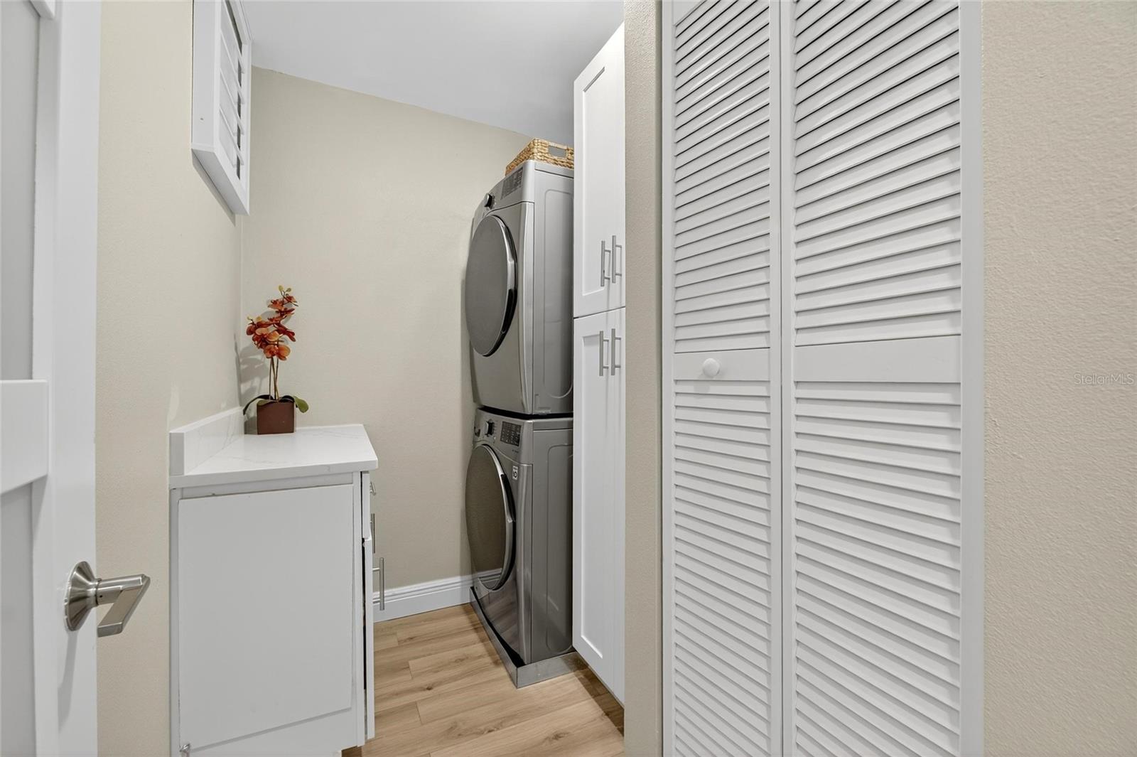 Image 30 of 70 For 160 Marina Del Rey Court