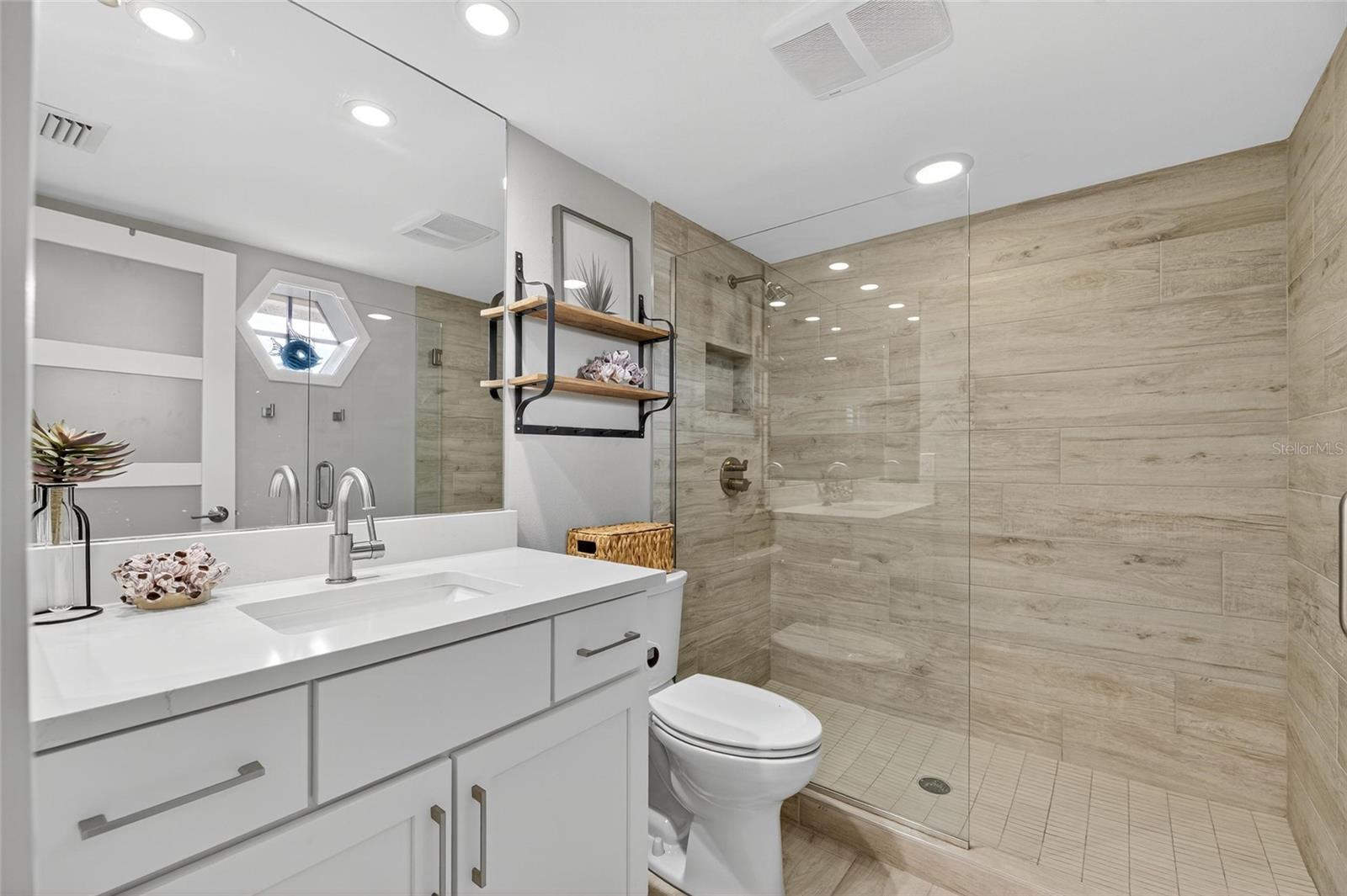 Image 33 of 70 For 160 Marina Del Rey Court