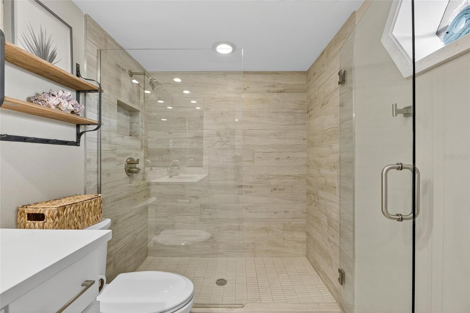 Image 34 of 70 For 160 Marina Del Rey Court
