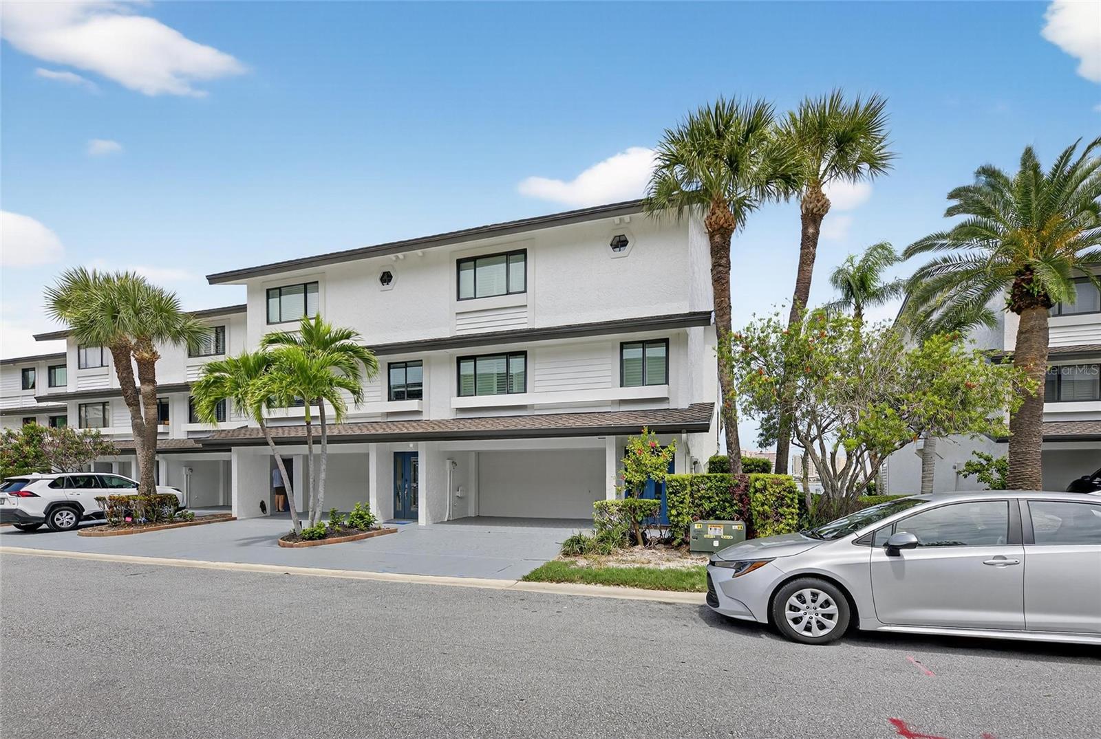 Image 4 of 70 For 160 Marina Del Rey Court