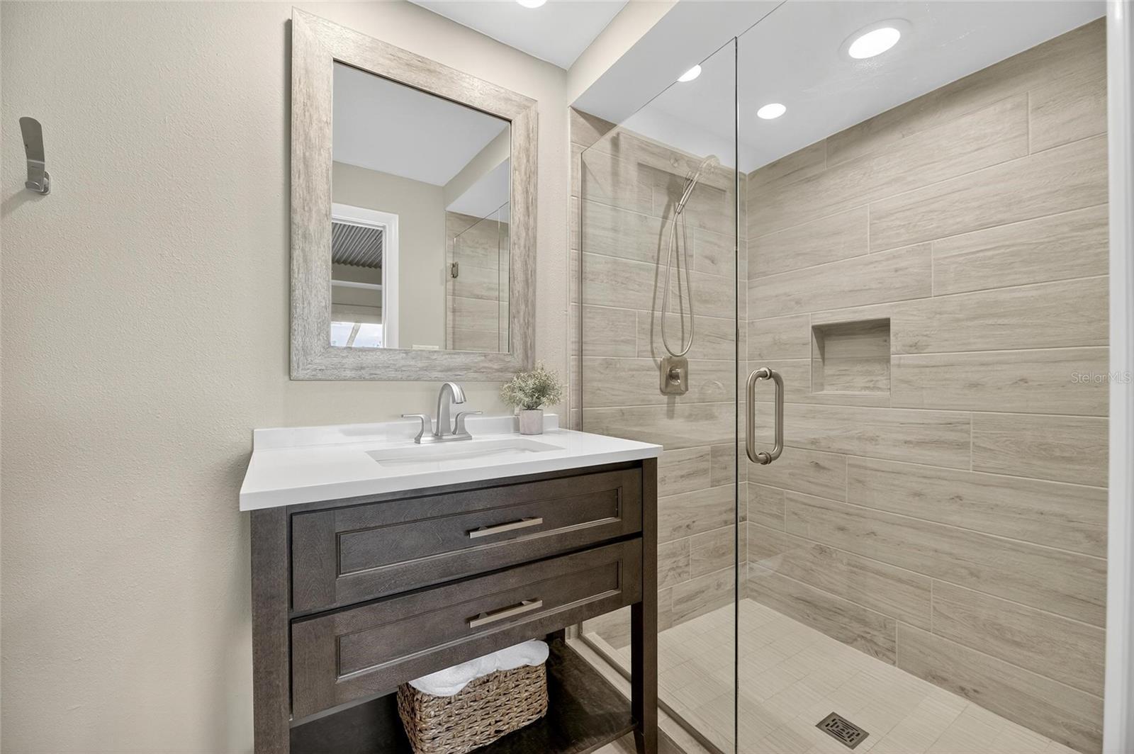 Image 41 of 70 For 160 Marina Del Rey Court