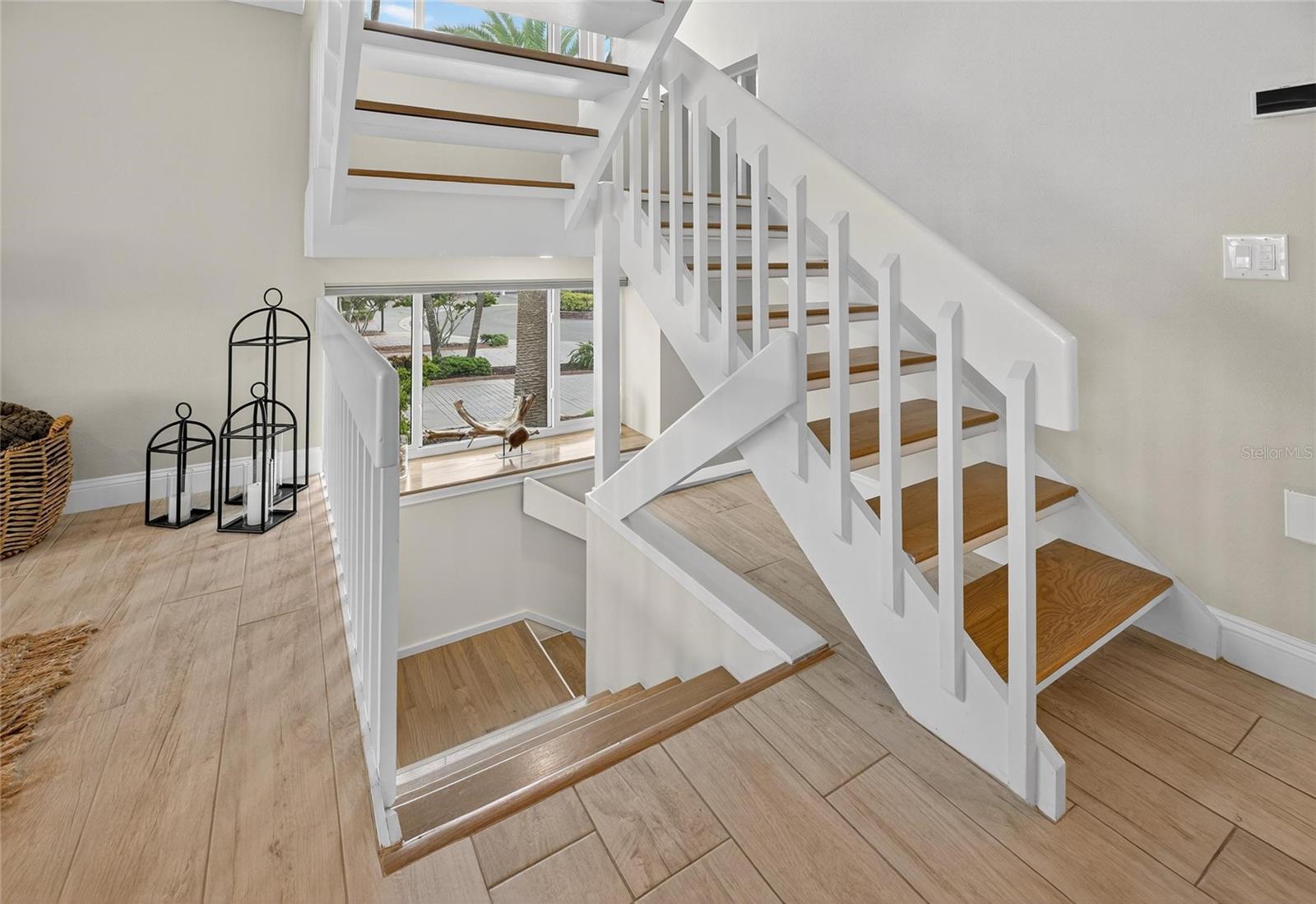Image 42 of 70 For 160 Marina Del Rey Court
