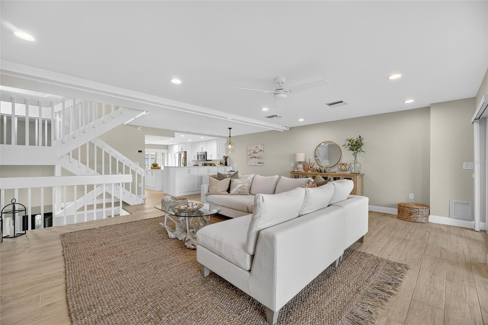 Image 44 of 70 For 160 Marina Del Rey Court